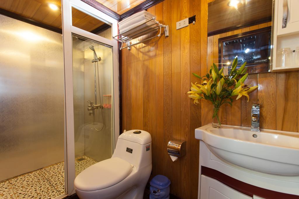 Golden Star Cruise Hotel Nan Giang Екстериор снимка